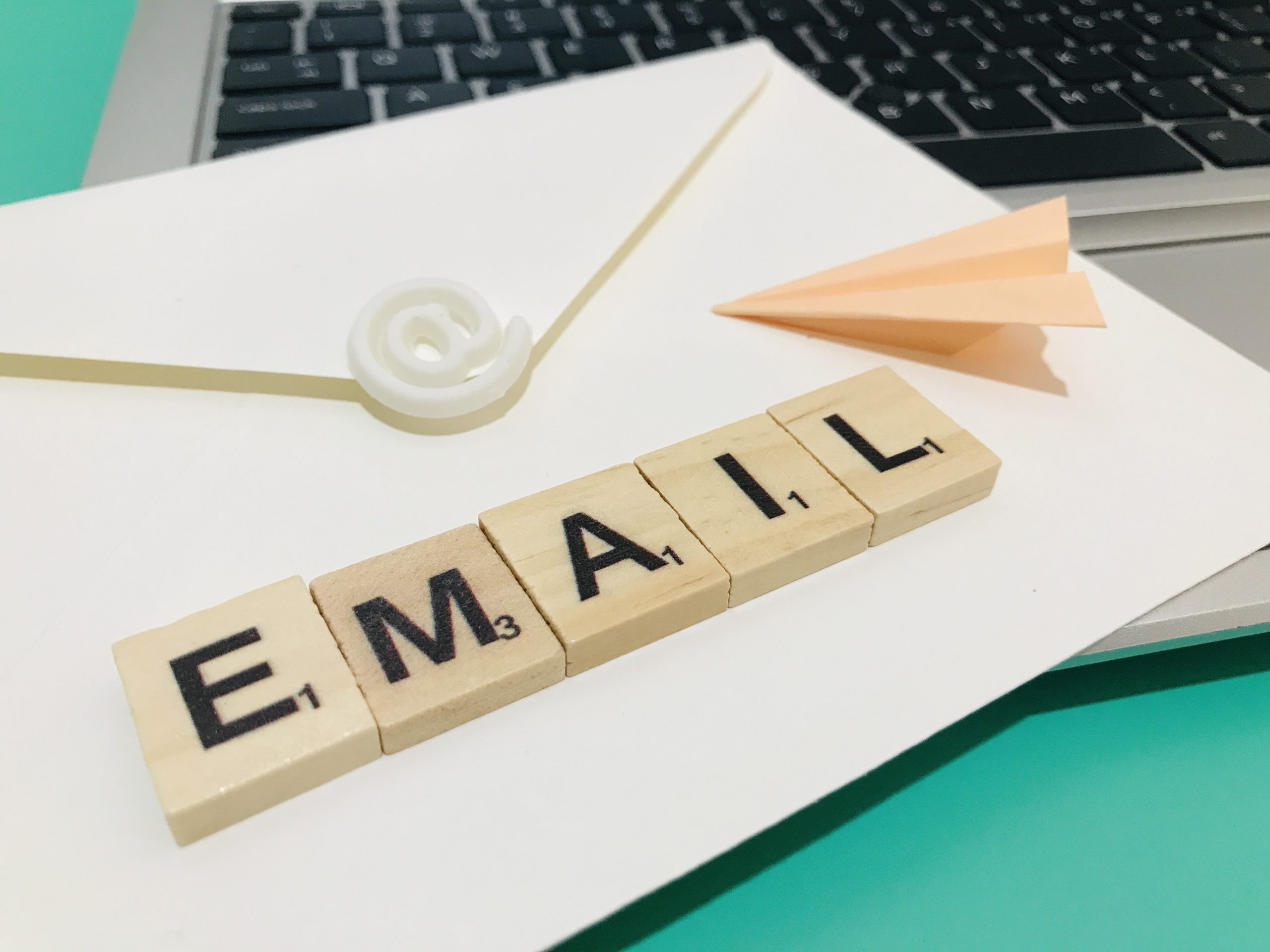 How to keep your email marketing campaigns performing? 📊